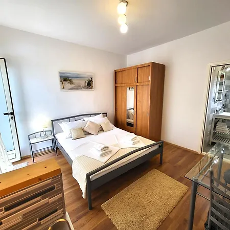 Vrisnik Apartment *