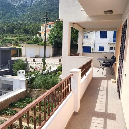 Vrisnik Apartment *
