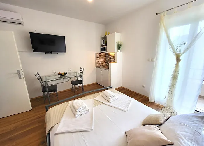 Vrisnik Apartment *