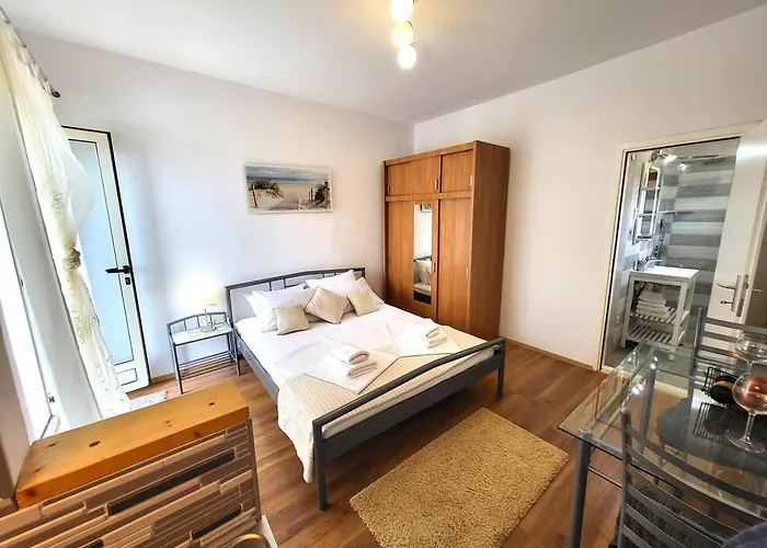 Vrisnik Apartment *