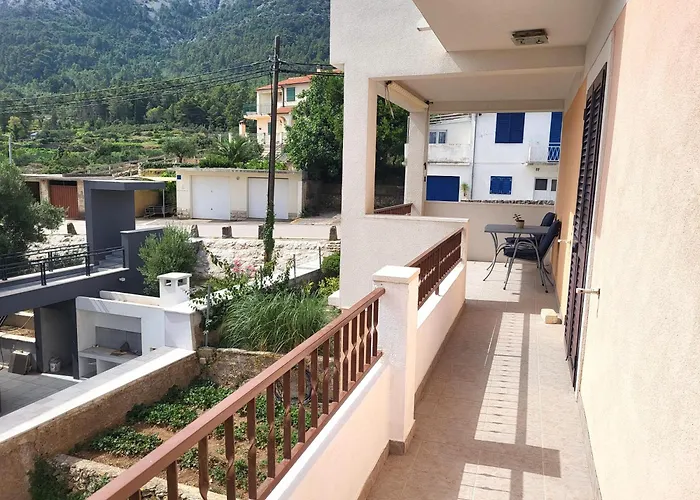 Vrisnik Apartment *